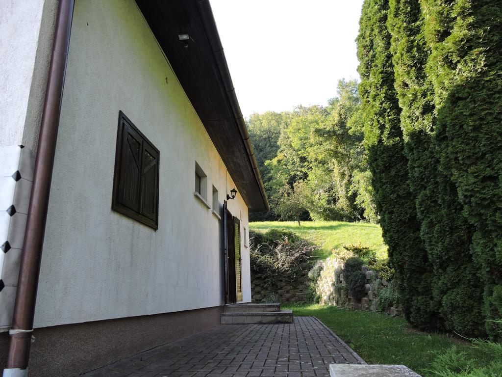 Mecseki Farkaslak Magyarhertelend Exterior photo